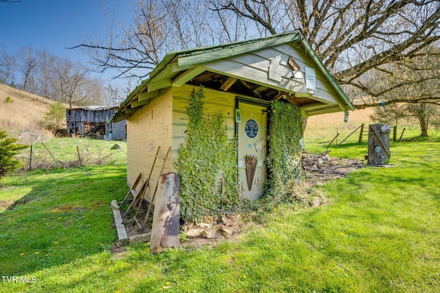 view of outdoor structure with an outdoor structure