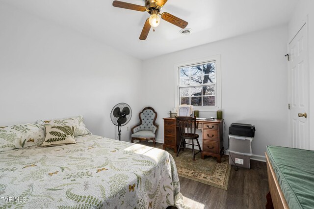 403 Deerlick Rd, Piney Flats, TN 37686 - bedroom featuring wood finished floors, baseboards, ceiling fan, and visible vents