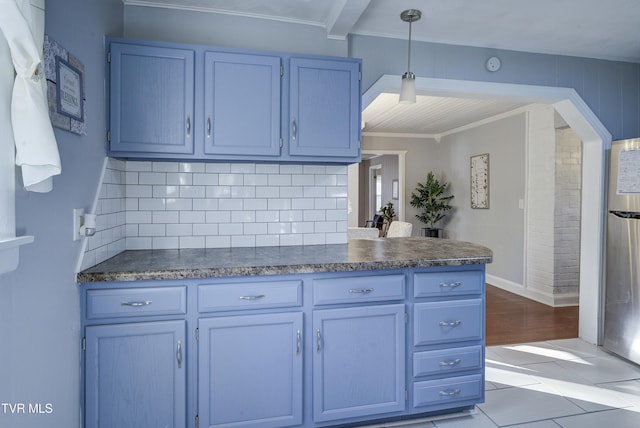 5744 Orebank Rd, Kingsport, TN 37664 - kitchen featuring ornamental molding, blue cabinetry, dark countertops, decorative backsplash, and hanging light fixtures