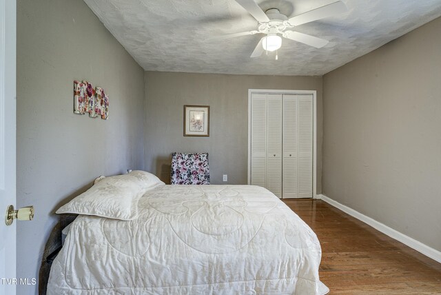 5744 Orebank Rd, Kingsport, TN 37664 - bedroom featuring a closet, baseboards, ceiling fan, a textured ceiling, and wood finished floors