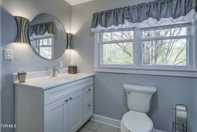 5744 Orebank Rd, Kingsport, TN 37664 - bathroom featuring toilet, vanity, and baseboards