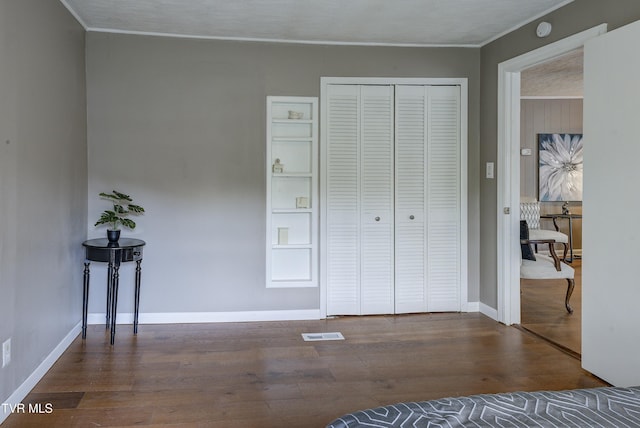 5744 Orebank Rd, Kingsport, TN 37664 - unfurnished bedroom with crown molding, dark wood-type flooring, a closet, visible vents, and baseboards