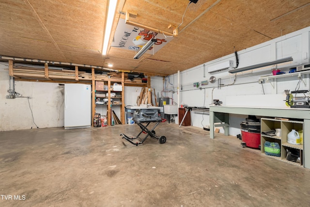 166 Lonesome Dove Ln, Elizabethton, TN 37643 - below grade area featuring freestanding refrigerator