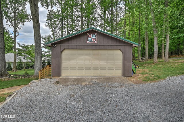 521 Baywood Dr, Piney Flats, TN 37686 - view of detached garage