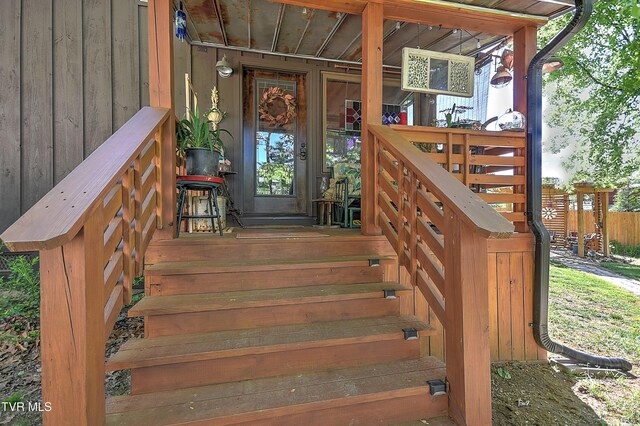 521 Baywood Dr, Piney Flats, TN 37686 - view of doorway to property