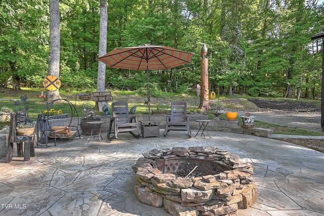 521 Baywood Dr, Piney Flats, TN 37686 - view of patio / terrace featuring a fire pit