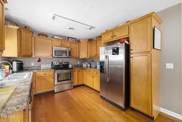 253 Crockett Dr Unit 253, Church Hill, TN 37642 - kitchen featuring light countertops, a sink, stainless steel appliances, light wood finished floors, and baseboards