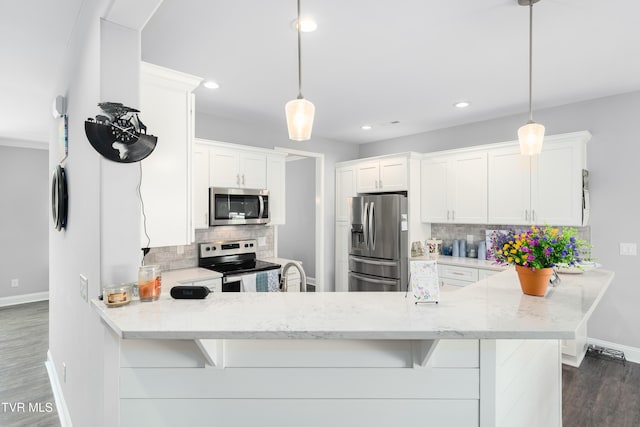 1177 Lemongrass Dr, Jonesborough, TN 37659 - kitchen featuring baseboards, a peninsula, white cabinetry, stainless steel appliances, and wood finished floors