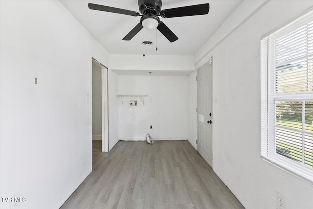 2510 Shelby St, Bristol, TN 37620 - clothes washing area featuring a ceiling fan, visible vents, light wood finished floors, and washer hookup