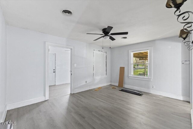 2510 Shelby St, Bristol, TN 37620 - empty room featuring baseboards, wood finished floors, and visible vents