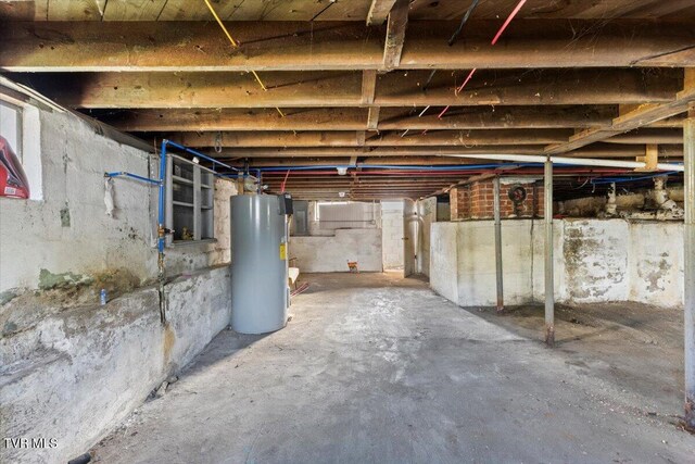 2510 Shelby St, Bristol, TN 37620 - unfinished basement featuring water heater