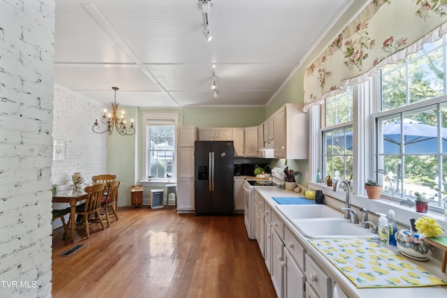 kitchen featuring a sink, white range with electric stovetop, a chandelier, dark wood-style flooring, and stainless steel fridge