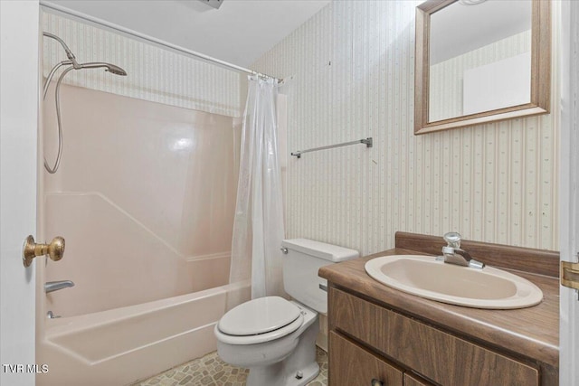 909 Millercrest Dr, Johnson City, TN 37604 - full bath featuring toilet, shower / bathtub combination with curtain, vanity, and wallpapered walls
