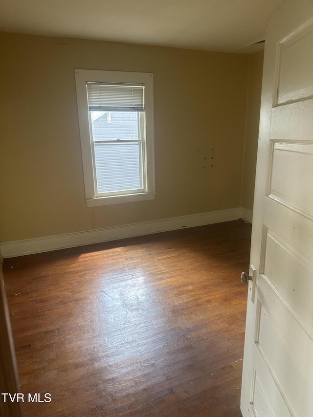 714 Fairview Ave, Kingsport, TN 37660 - unfurnished room with baseboards and dark wood-style floors