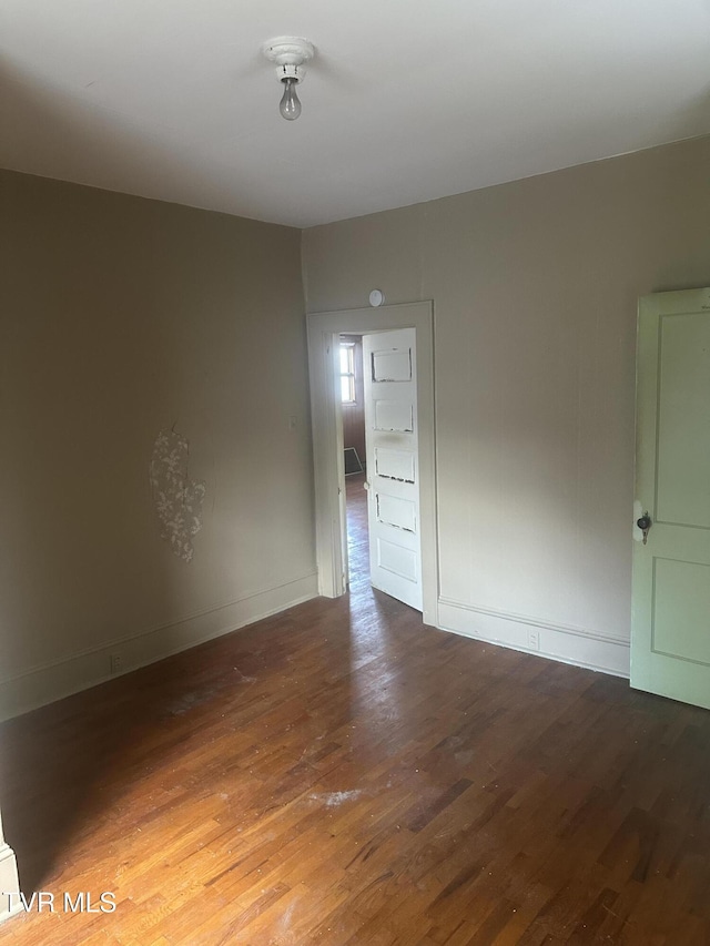 714 Fairview Ave, Kingsport, TN 37660 - empty room with wood finished floors and baseboards