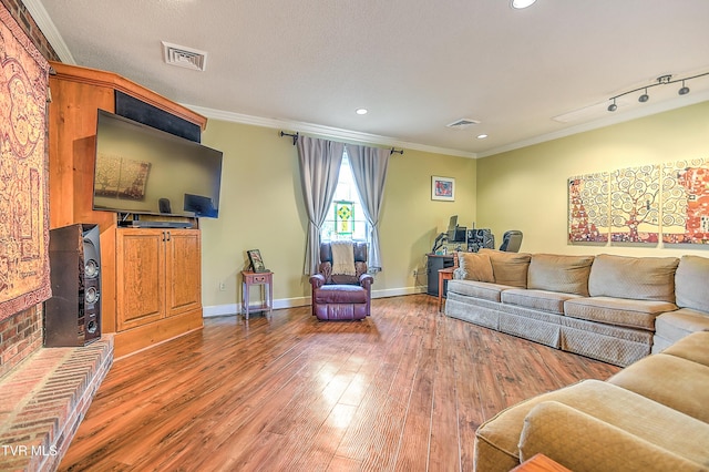 216 Forest Hills Dr, Bristol, TN 37620 - living area with wood finished floors, baseboards, ornamental molding, and visible vents