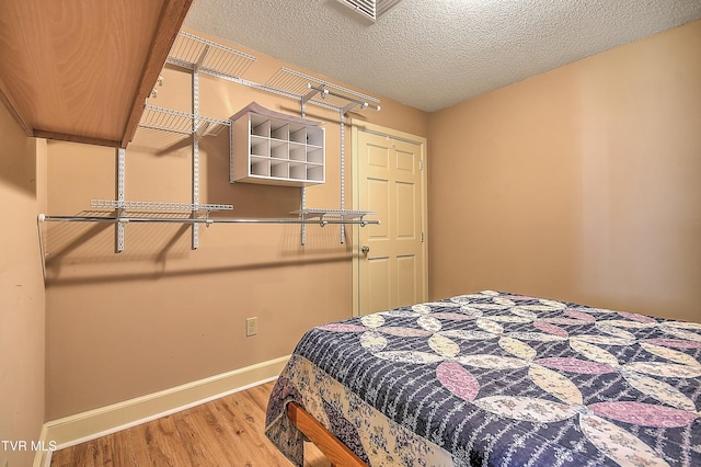 216 Forest Hills Dr, Bristol, TN 37620 - bedroom featuring a textured ceiling, wood finished floors, and baseboards