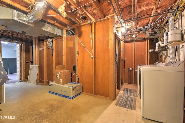 216 Forest Hills Dr, Bristol, TN 37620 - unfinished below grade area featuring washing machine and clothes dryer