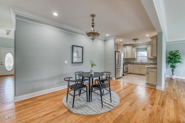 798 Hamilton Rd, Blountville, TN 37617 - dining room featuring ornamental molding, light wood-style flooring, baseboards, and recessed lighting