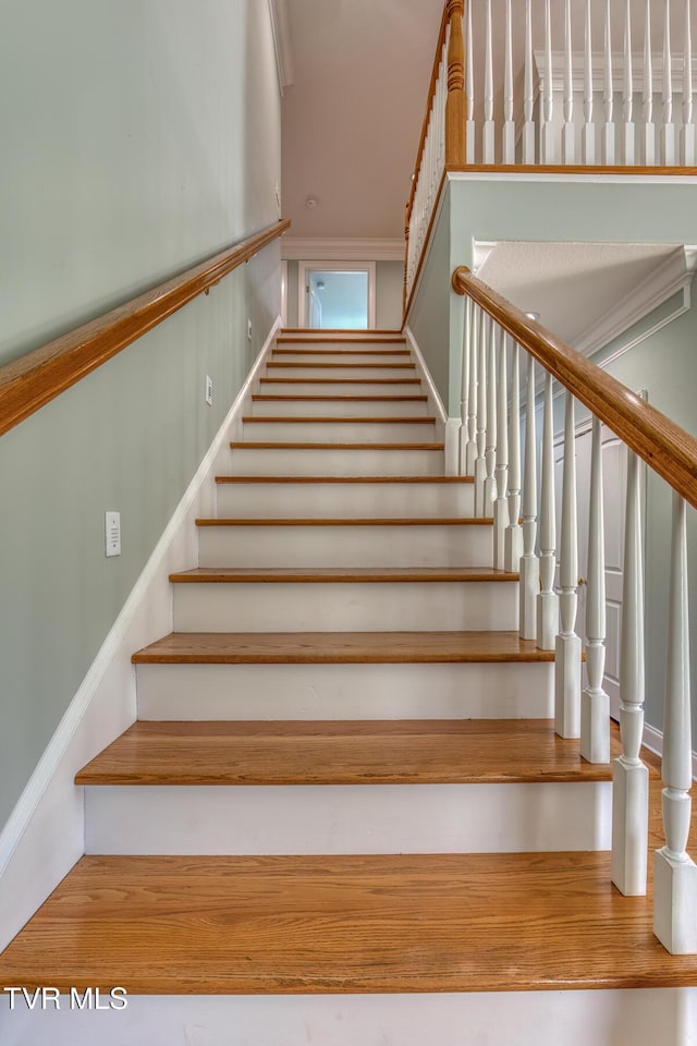 798 Hamilton Rd, Blountville, TN 37617 - stairs with ornamental molding