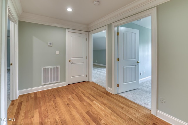 798 Hamilton Rd, Blountville, TN 37617 - spare room with crown molding, a smoke detector, baseboards, light wood-style flooring, and recessed lighting