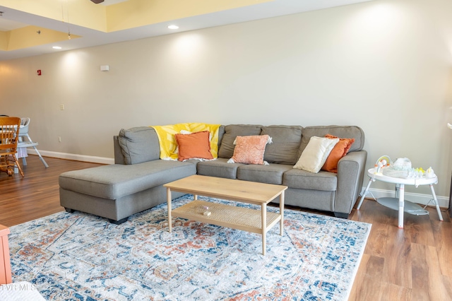 living area featuring baseboards, wood finished floors, recessed lighting, and a ceiling fan