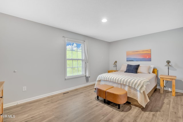 bedroom with visible vents, baseboards, recessed lighting, and light wood-style floors