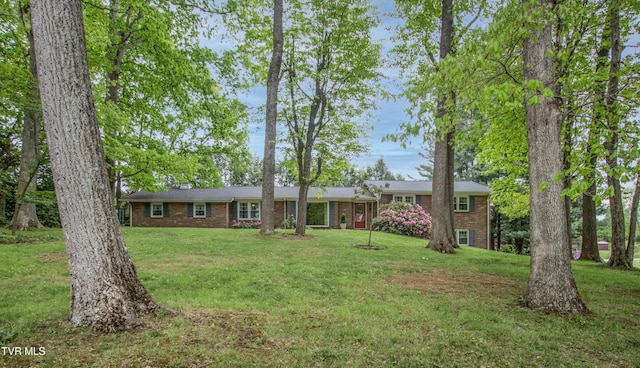 19494 Oakwood Dr, Abingdon, VA 24211 - ranch-style home featuring brick siding and a front lawn
