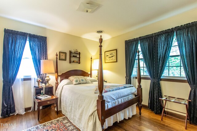 19494 Oakwood Dr, Abingdon, VA 24211 - bedroom featuring wood finished floors