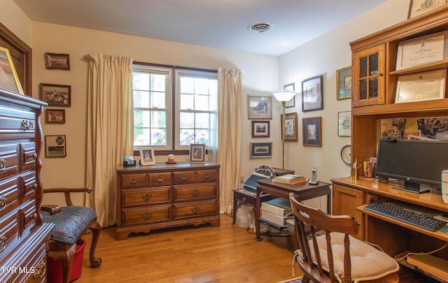 19494 Oakwood Dr, Abingdon, VA 24211 - office area with light wood-style floors