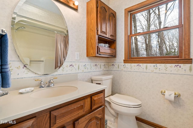 full bathroom with curtained shower, vanity, wallpapered walls, and toilet