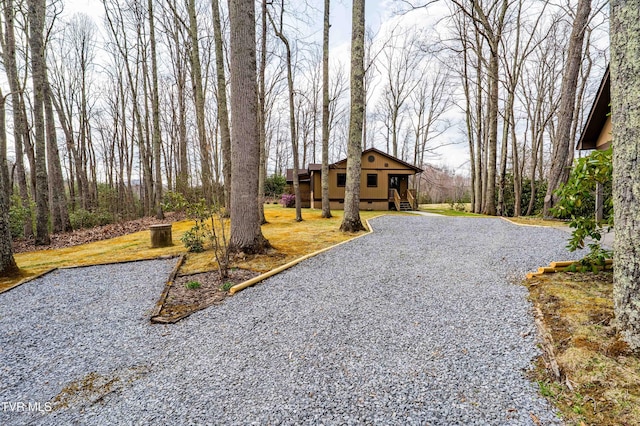 view of front of property featuring driveway