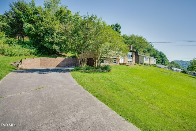 132 Lancaster Dr, Kingsport, TN 37663 - tri-level home with a front yard and a chimney