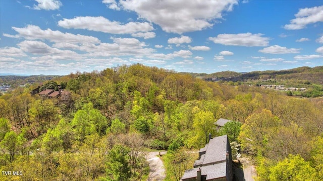 bird's eye view featuring a wooded view