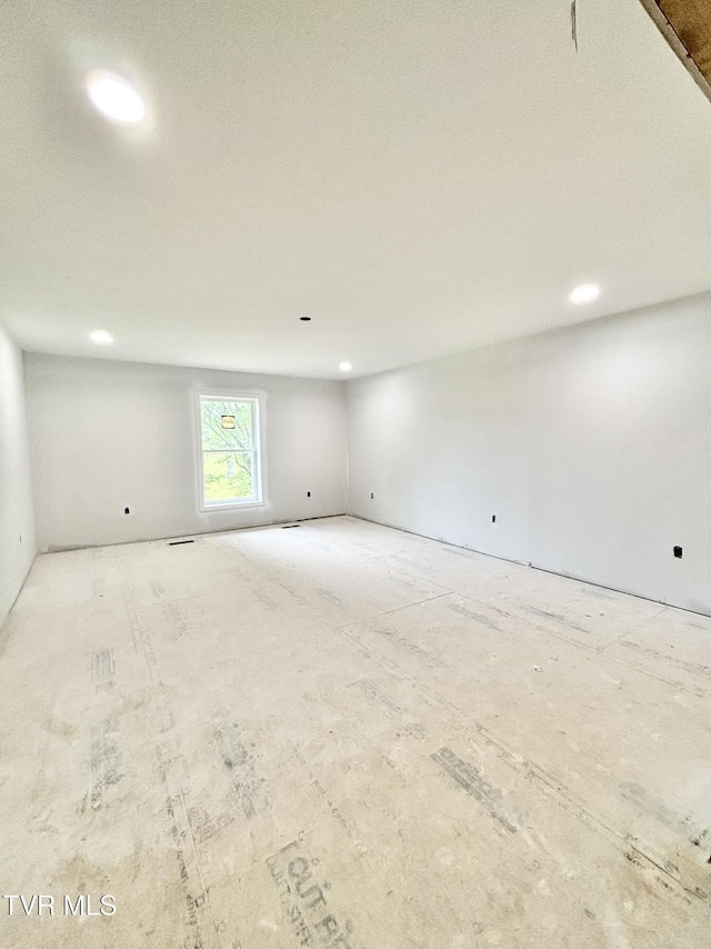 677 Summit Dr, Jonesborough, TN 37659 - unfurnished room with recessed lighting