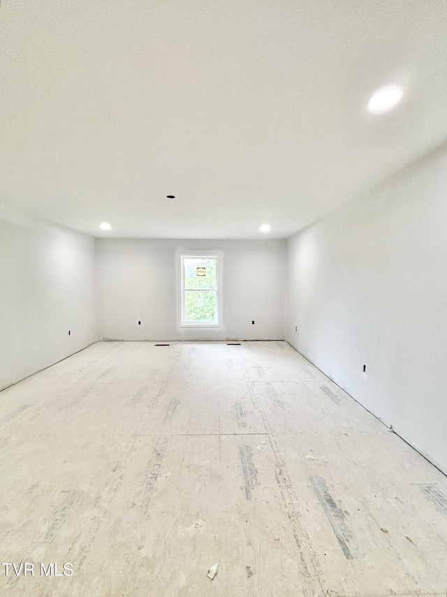 677 Summit Dr, Jonesborough, TN 37659 - empty room with recessed lighting