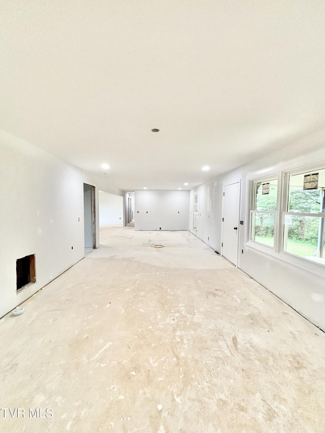 677 Summit Dr, Jonesborough, TN 37659 - view of unfurnished living room