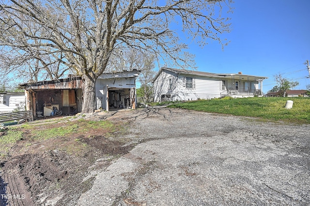 view of front facade featuring fence and an outbuilding
