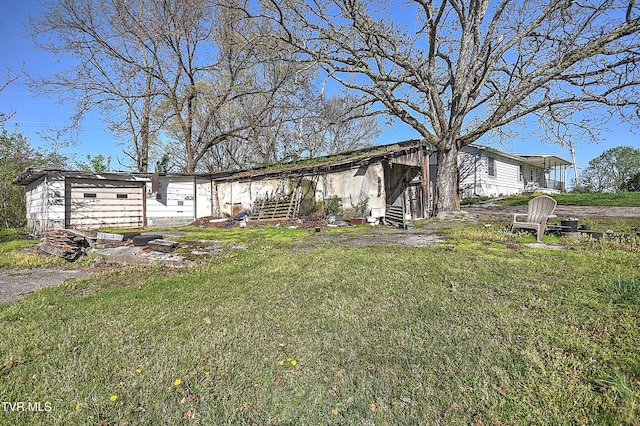view of front facade featuring a front yard and entry steps