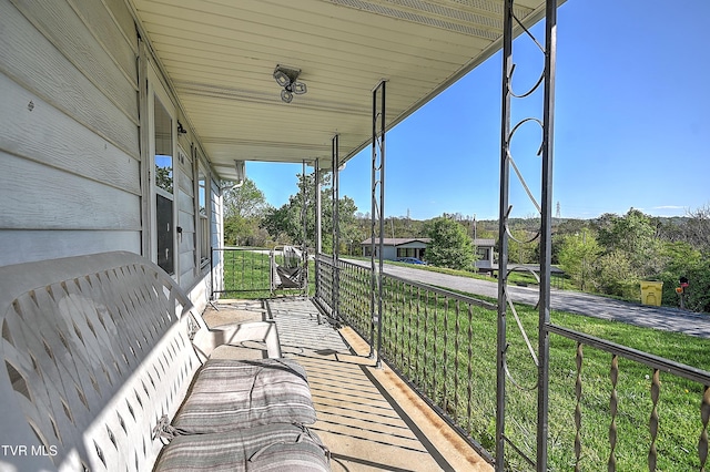 balcony featuring covered porch