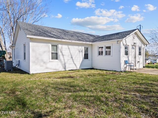 112 Morrow Ln, Greeneville, TN 37745 - view of front of home featuring a front yard and central AC