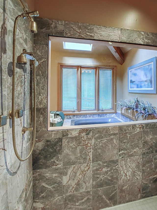 full bathroom featuring a tile shower