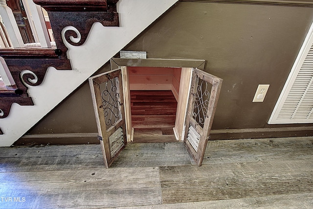 455 Carlton Rd, Bristol, TN 37620 - stairway featuring wood finished floors