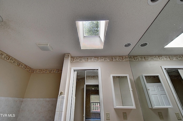 455 Carlton Rd, Bristol, TN 37620 - interior details featuring visible vents and a skylight