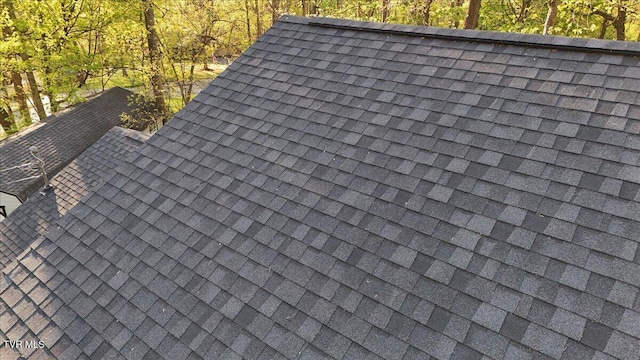455 Carlton Rd, Bristol, TN 37620 - details featuring a shingled roof