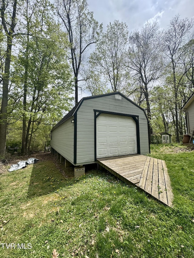 455 Carlton Rd, Bristol, TN 37620 - view of garage