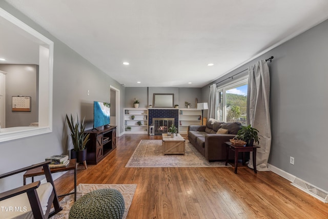 610 Pine Hill Rd, Elizabethton, TN 37643 - living room featuring baseboards, recessed lighting, a fireplace, visible vents, and hardwood / wood-style floors