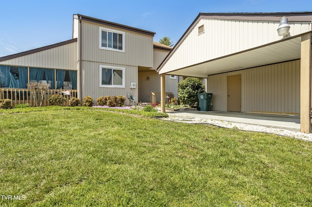 1023 Pebble Dr, Bristol, VA 24201 - rear view of house with a lawn