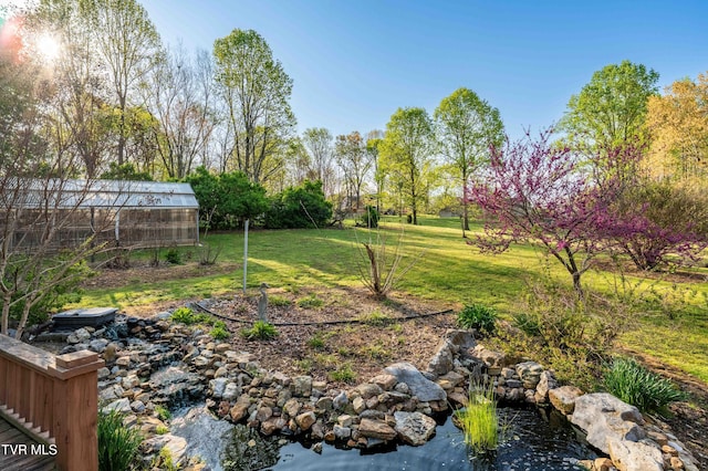 view of yard featuring an exterior structure and an outbuilding