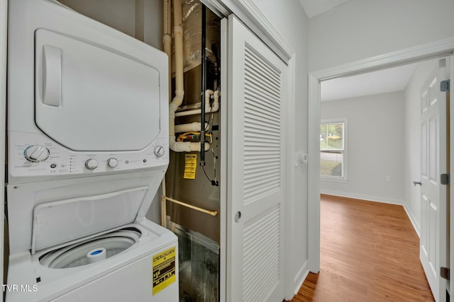 211 University Pkwy Unit 16, Johnson City, TN 37604 - laundry area with baseboards, laundry area, wood finished floors, and stacked washer and clothes dryer